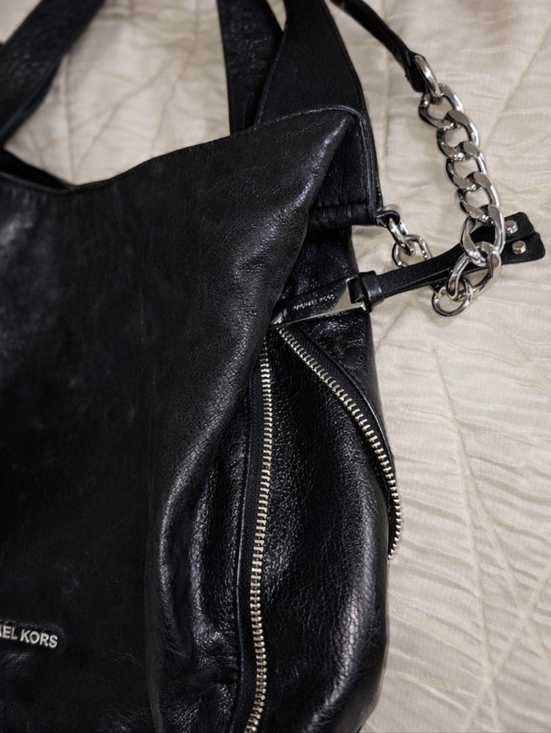 Michael Kors Black Glazed Leather Trapeze Hobo Crossbody Bag Silver Chain - Picture 2 of 5